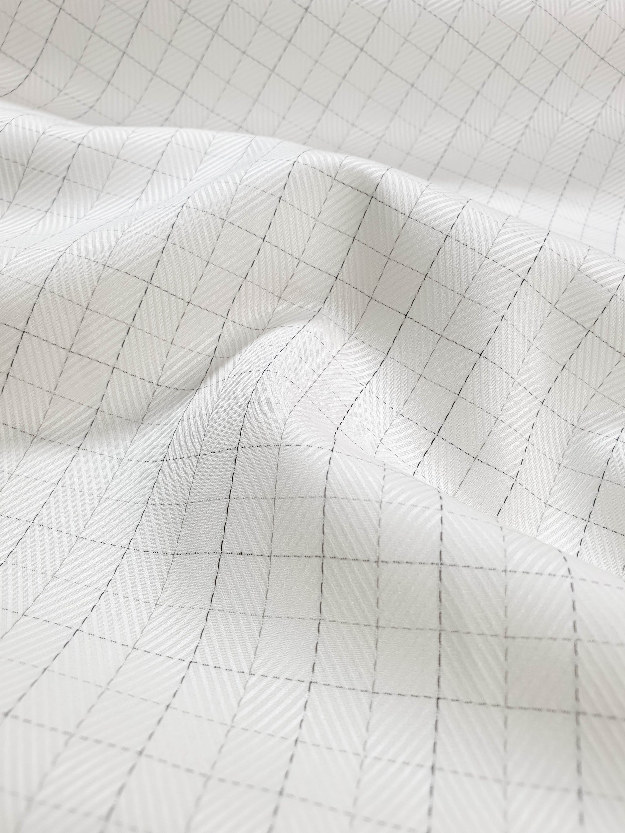 959.302 Ivory White with Wine Blue Checks
